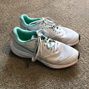 Girls Nike tennis shoes